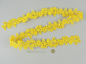 dekoracja filcowa, ażurowa z kwiatami 150 cm